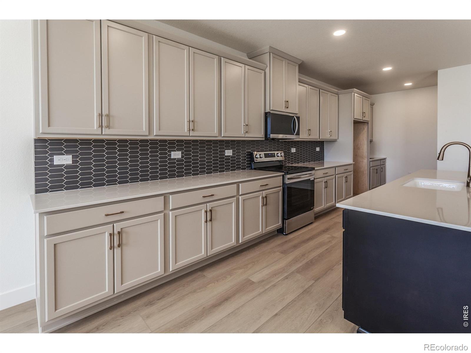 MLS Image #22 for 734  trumpet court,windsor, Colorado