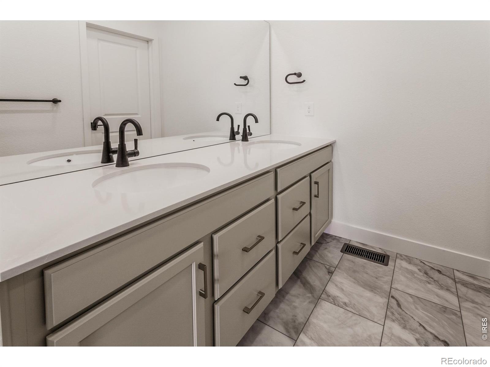 MLS Image #32 for 734  trumpet court,windsor, Colorado