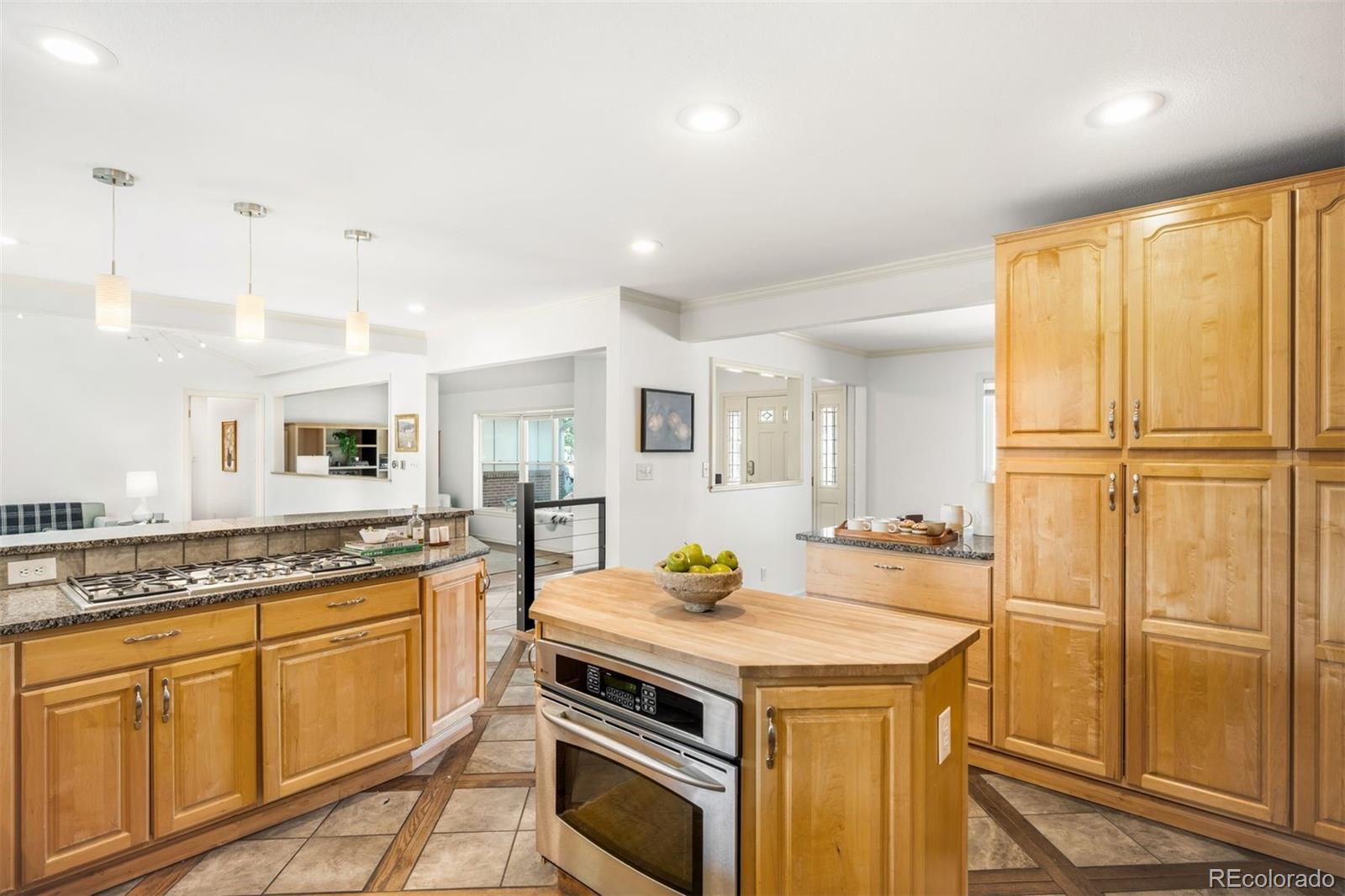 MLS Image #12 for 1070 s elmira street,denver, Colorado