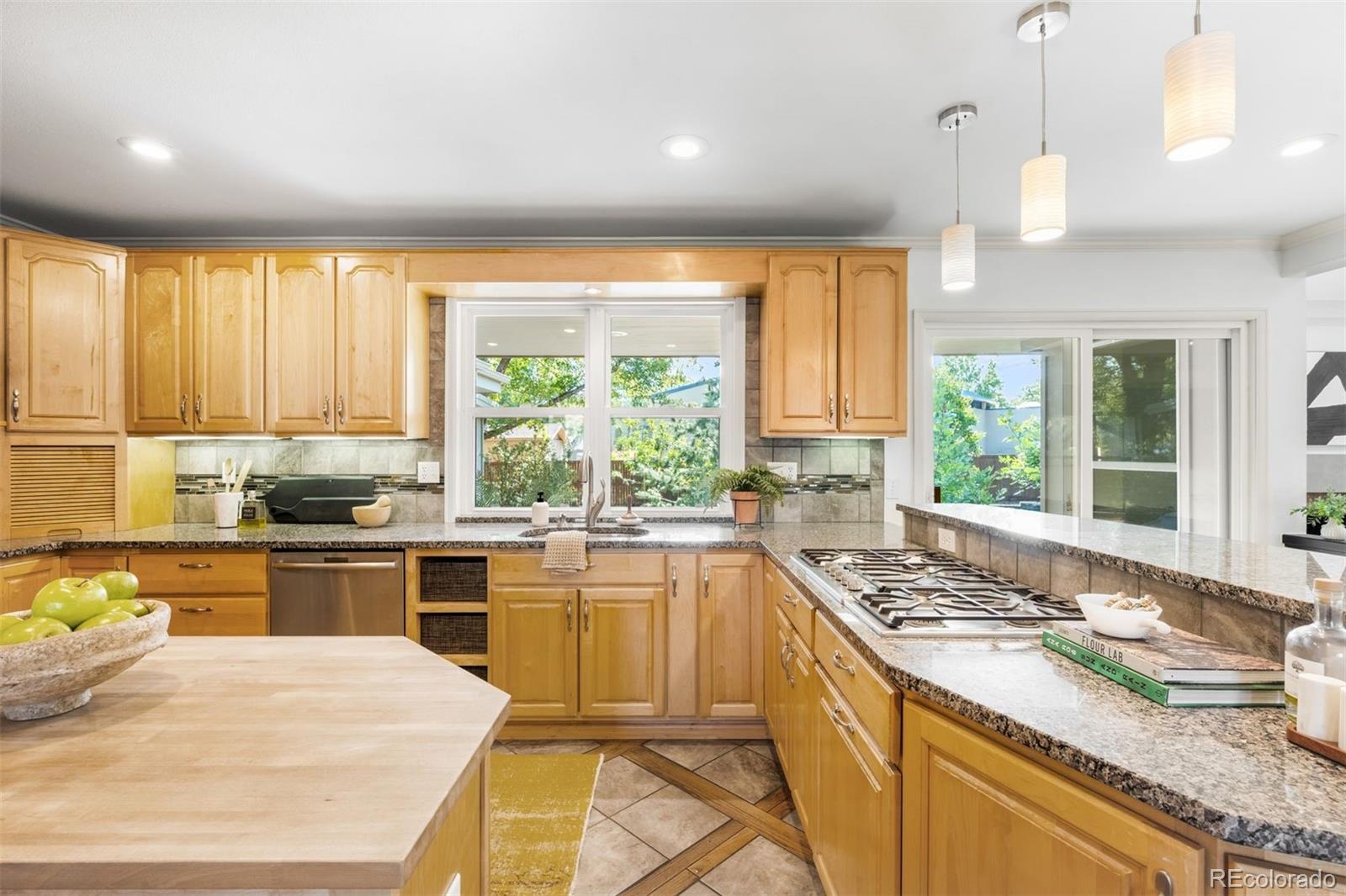 MLS Image #16 for 1070 s elmira street,denver, Colorado