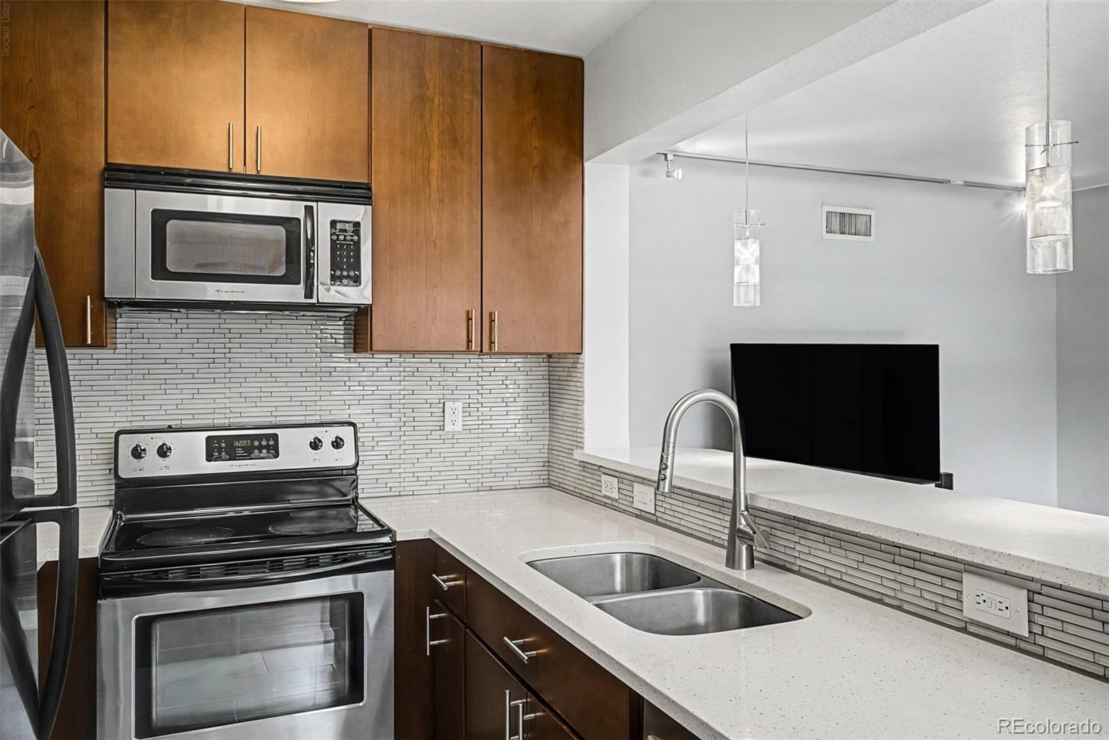 MLS Image #15 for 636 n washington street 103,denver, Colorado