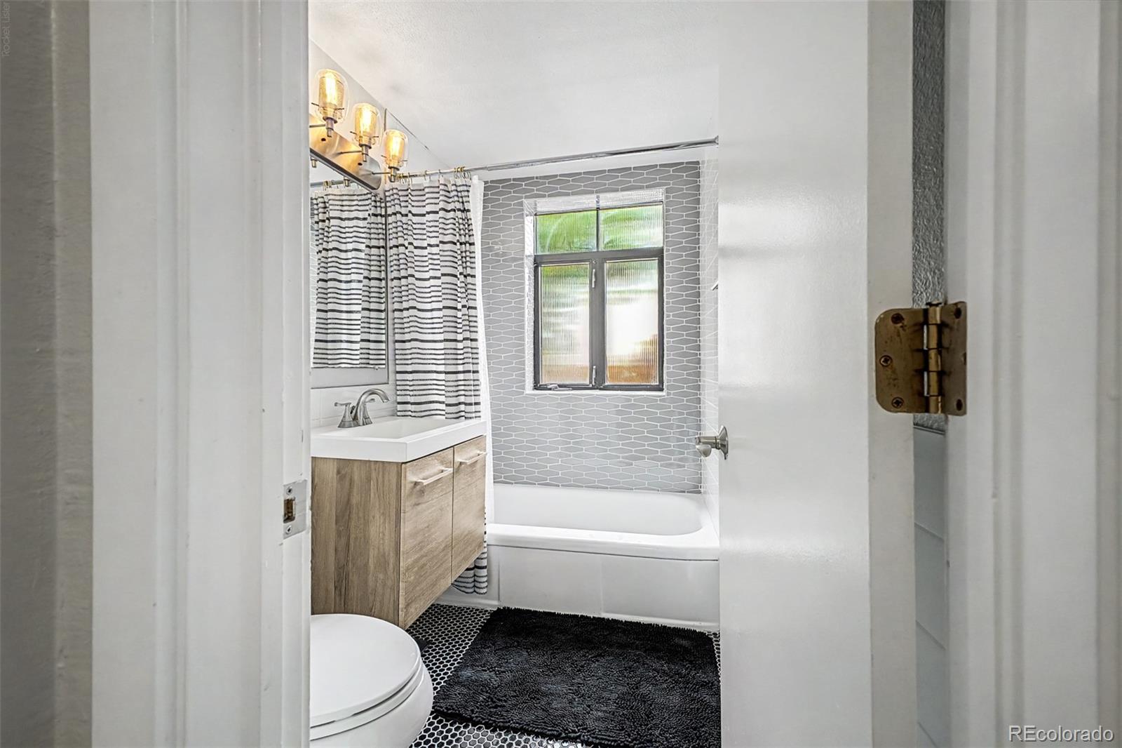 MLS Image #28 for 636 n washington street 103,denver, Colorado
