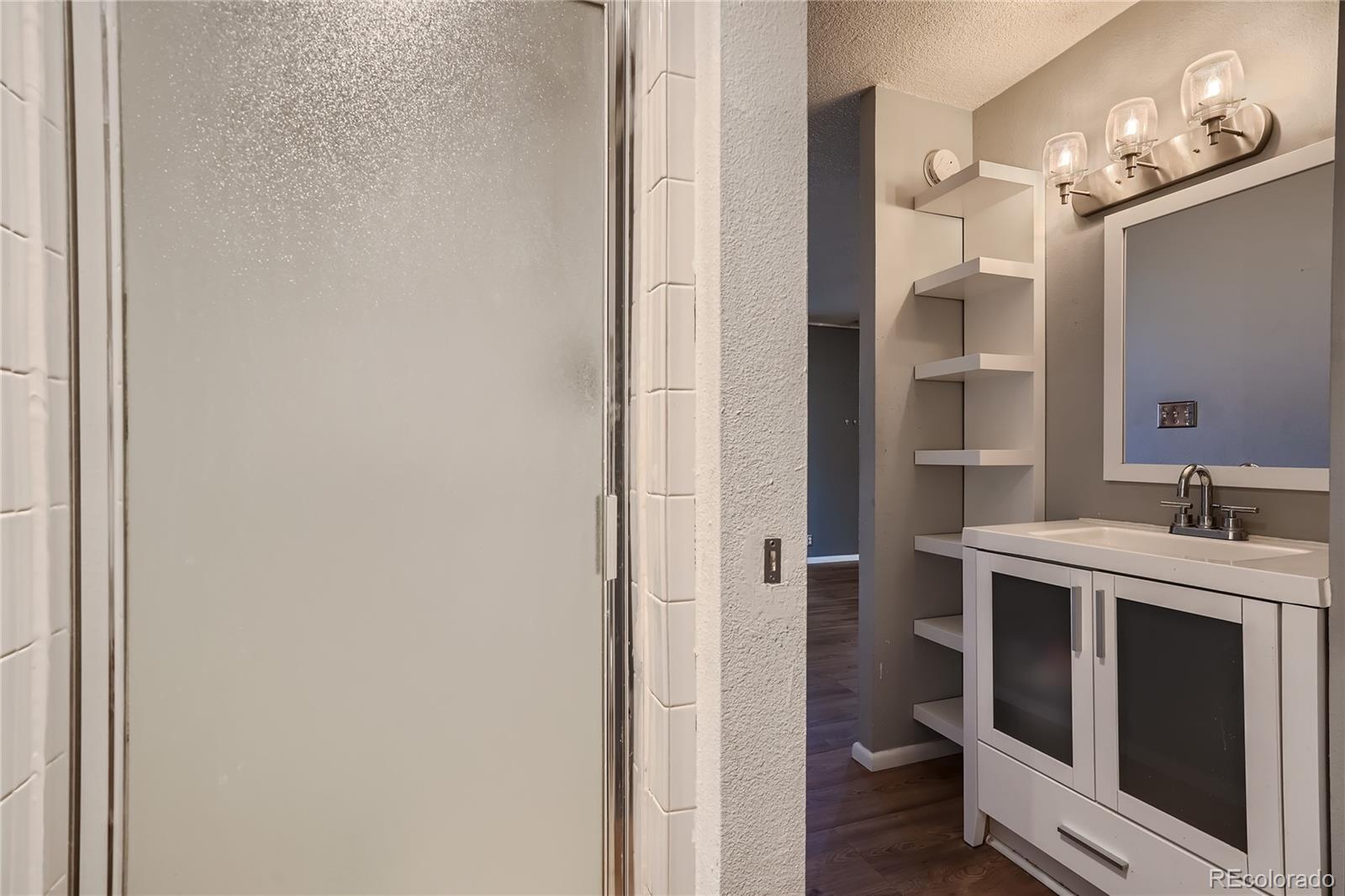 MLS Image #4 for 2500 s york street,denver, Colorado