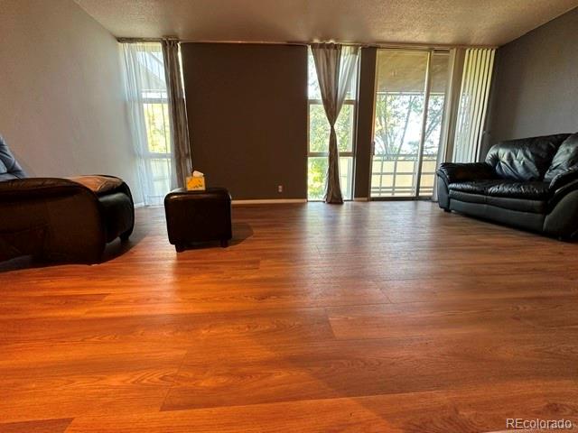MLS Image #5 for 2500 s york street,denver, Colorado