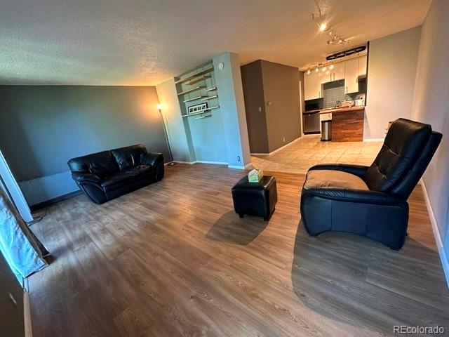 MLS Image #6 for 2500 s york street,denver, Colorado