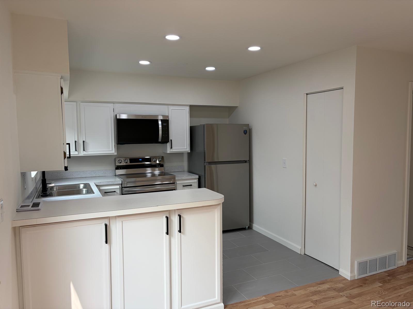 MLS Image #6 for 3604 w radcliff avenue ,denver, Colorado