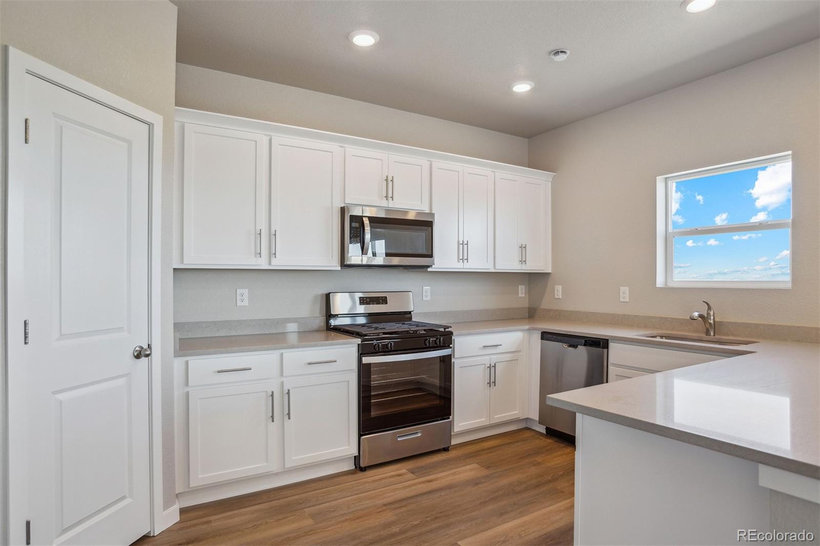MLS Image #6 for 48120  shetland drive,bennett, Colorado