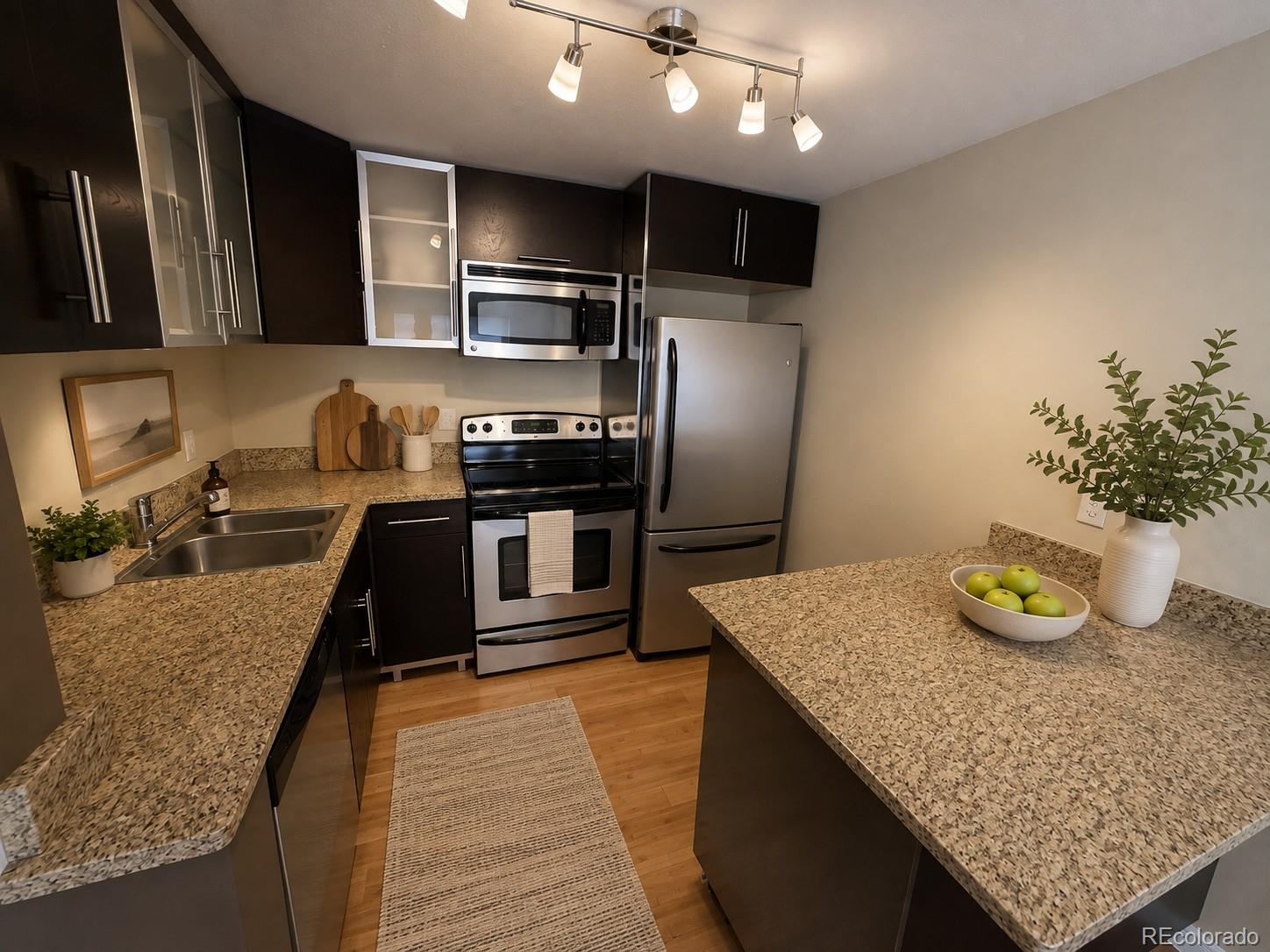 MLS Image #9 for 1032 n clarkson street,denver, Colorado