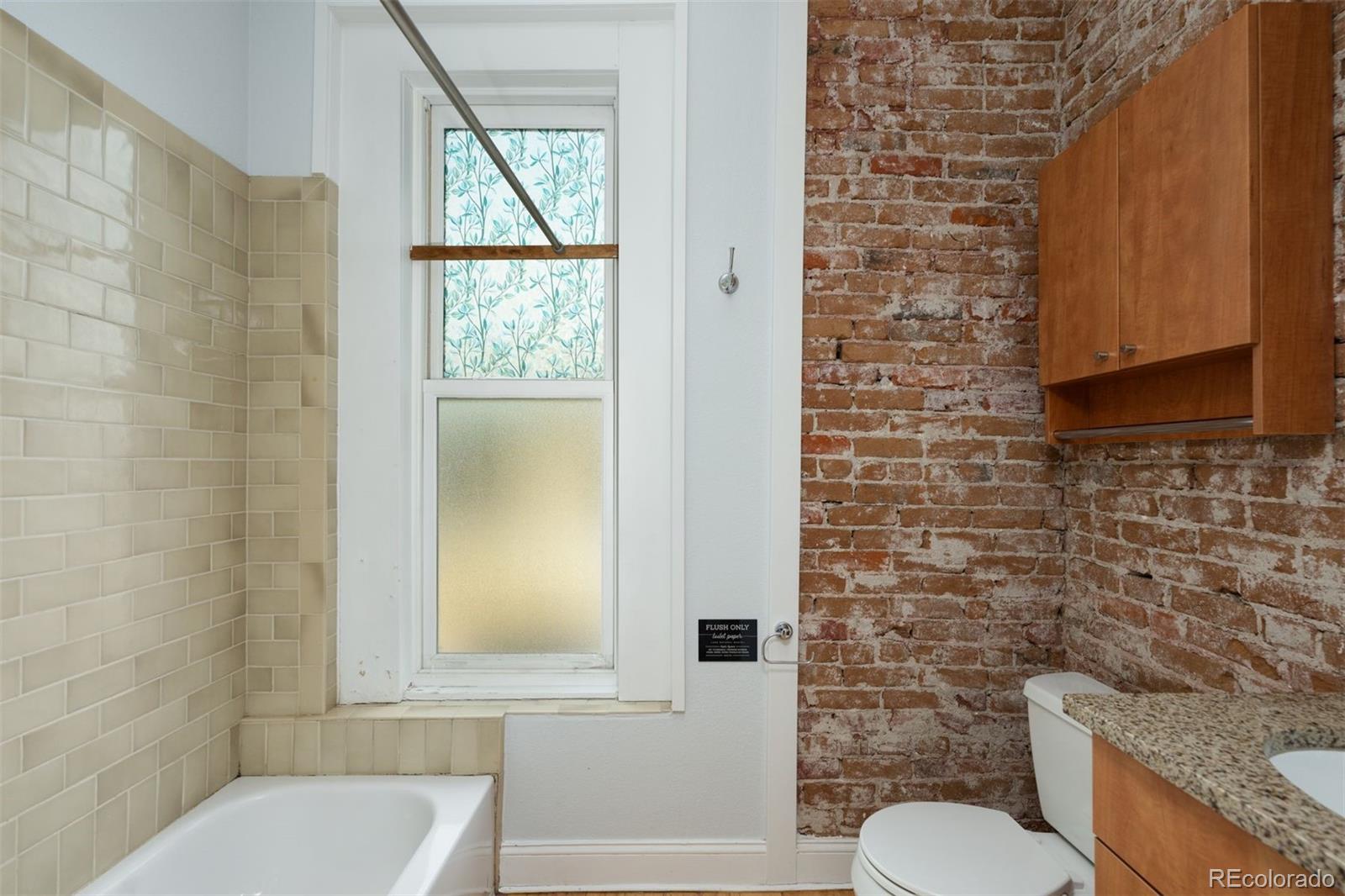 MLS Image #23 for 1553 n high street,denver, Colorado