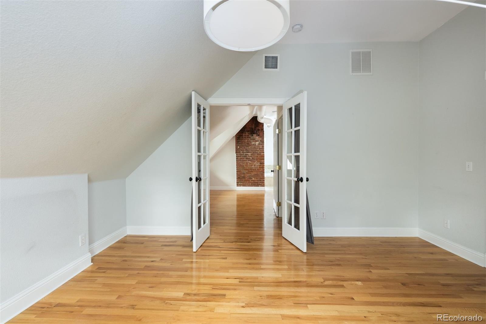 MLS Image #28 for 1553 n high street,denver, Colorado