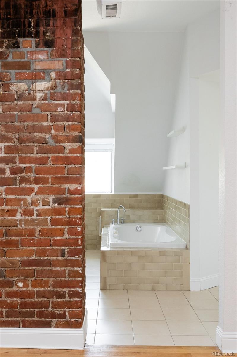 MLS Image #30 for 1553 n high street,denver, Colorado