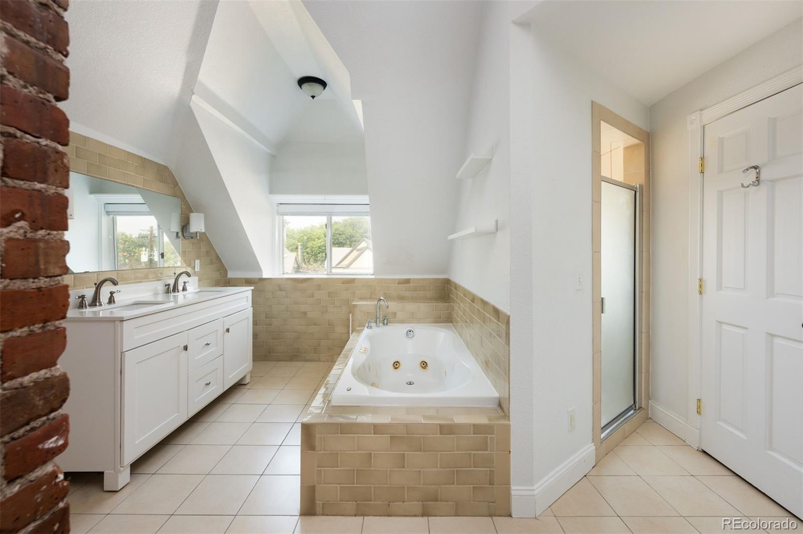 MLS Image #31 for 1553 n high street,denver, Colorado