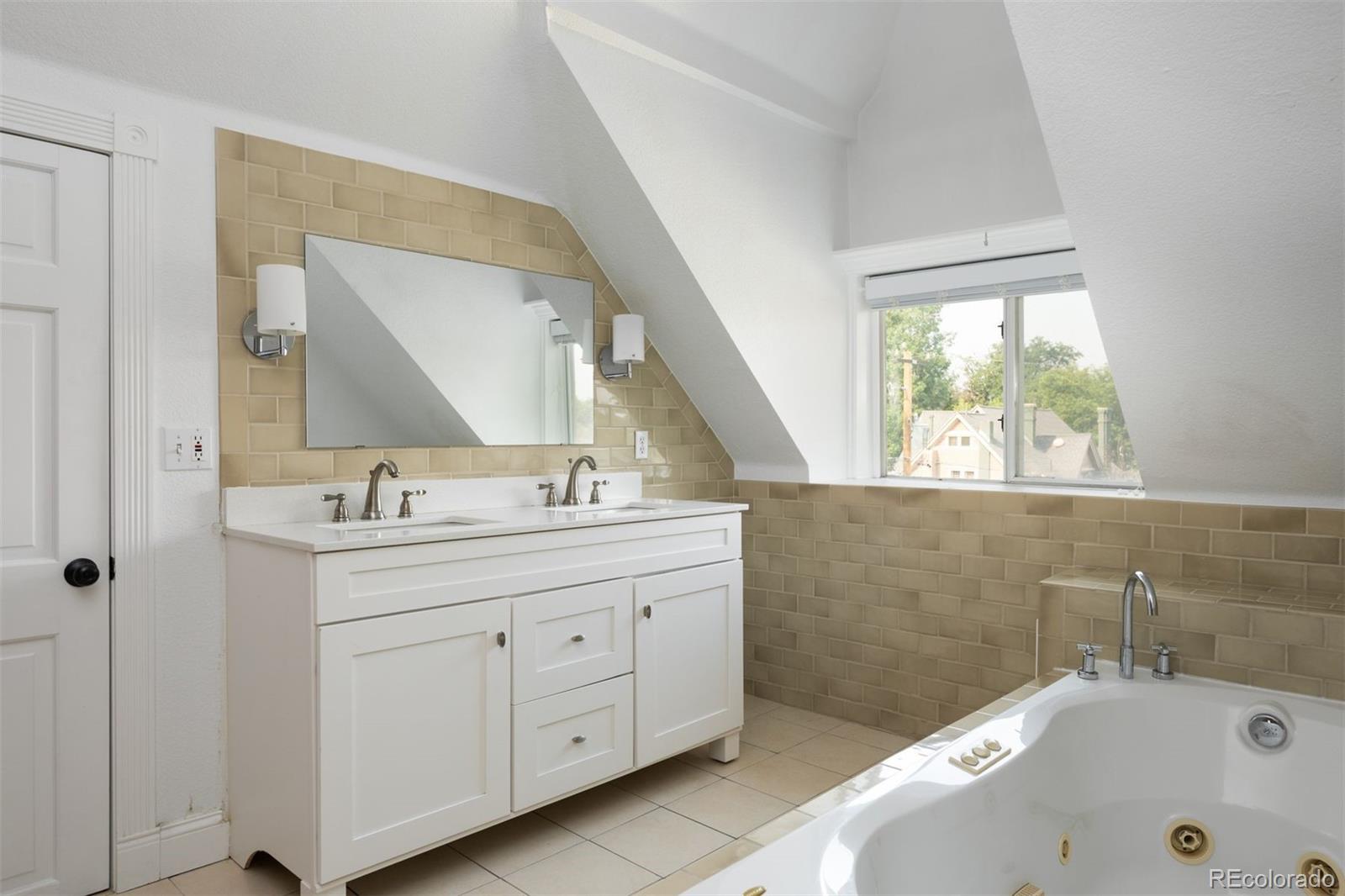 MLS Image #32 for 1553 n high street,denver, Colorado