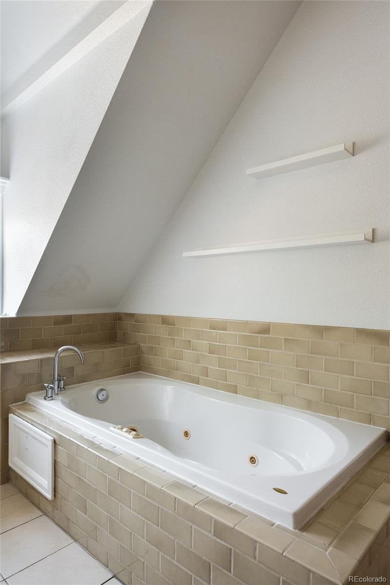MLS Image #33 for 1553 n high street,denver, Colorado