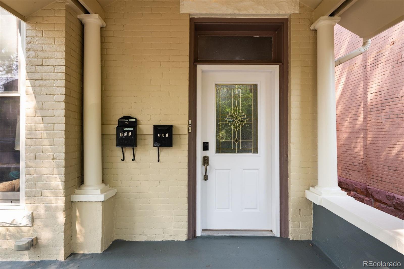 MLS Image #6 for 1553 n high street,denver, Colorado