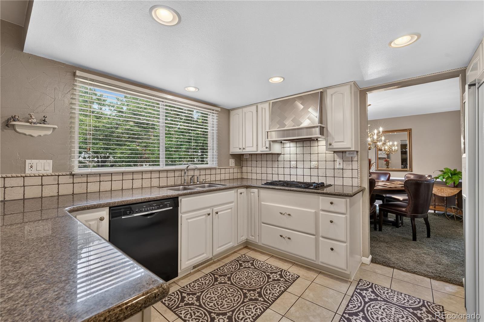 MLS Image #6 for 6371 e dickenson place,denver, Colorado