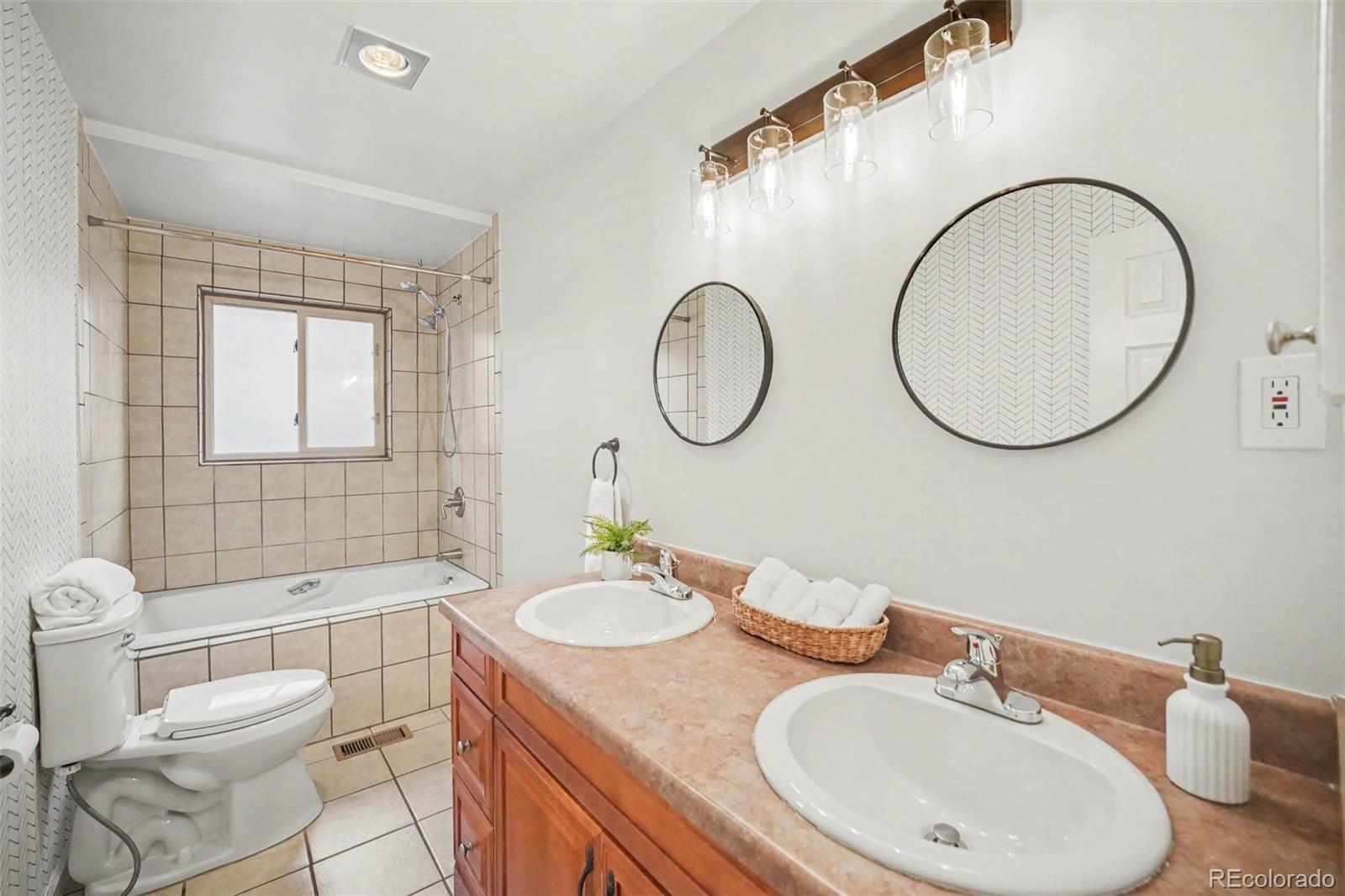 MLS Image #15 for 351 s jasmine street,denver, Colorado