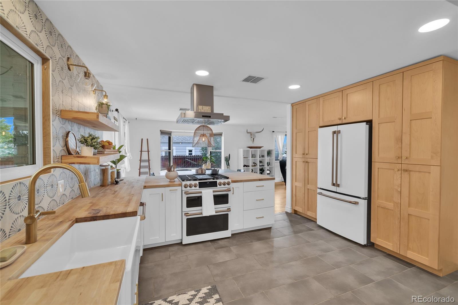 MLS Image #12 for 3970 s delaware street,englewood, Colorado
