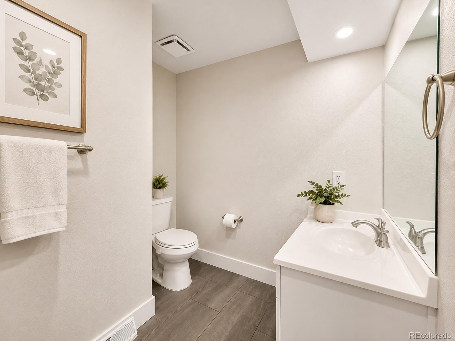 MLS Image #23 for 7073 e warren drive,denver, Colorado