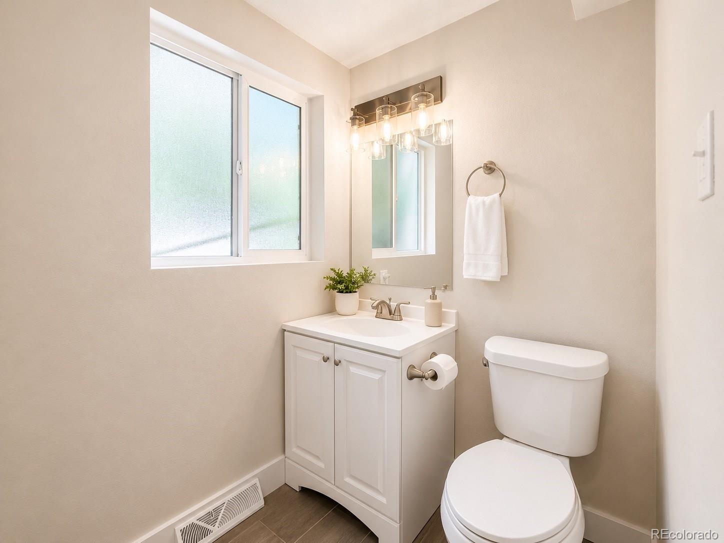 MLS Image #24 for 7073 e warren drive,denver, Colorado
