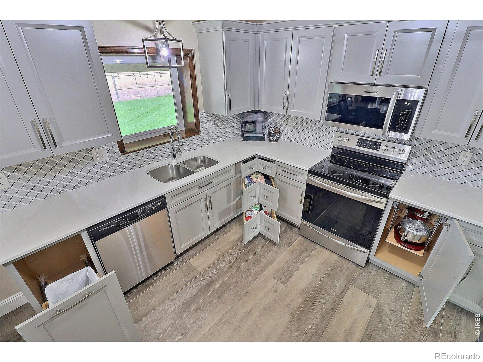 MLS Image #10 for 204  river road,platteville, Colorado