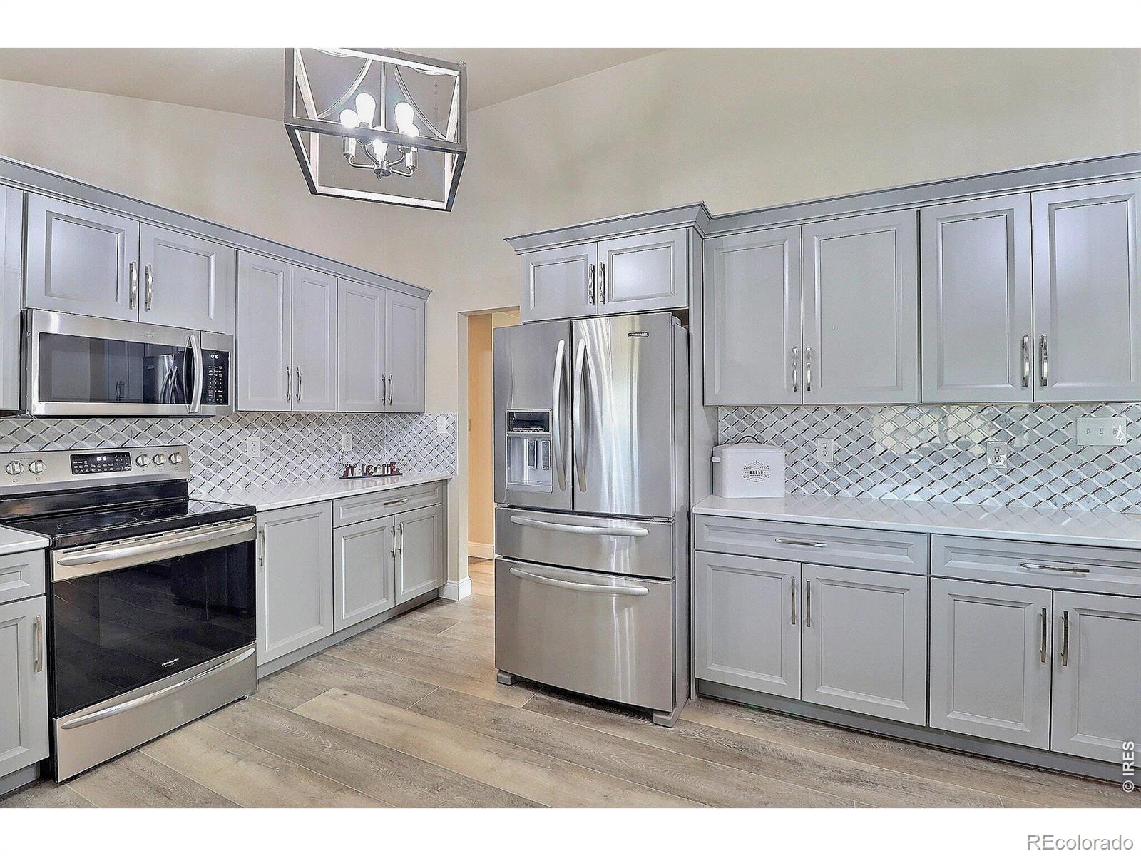 MLS Image #11 for 204  river road,platteville, Colorado