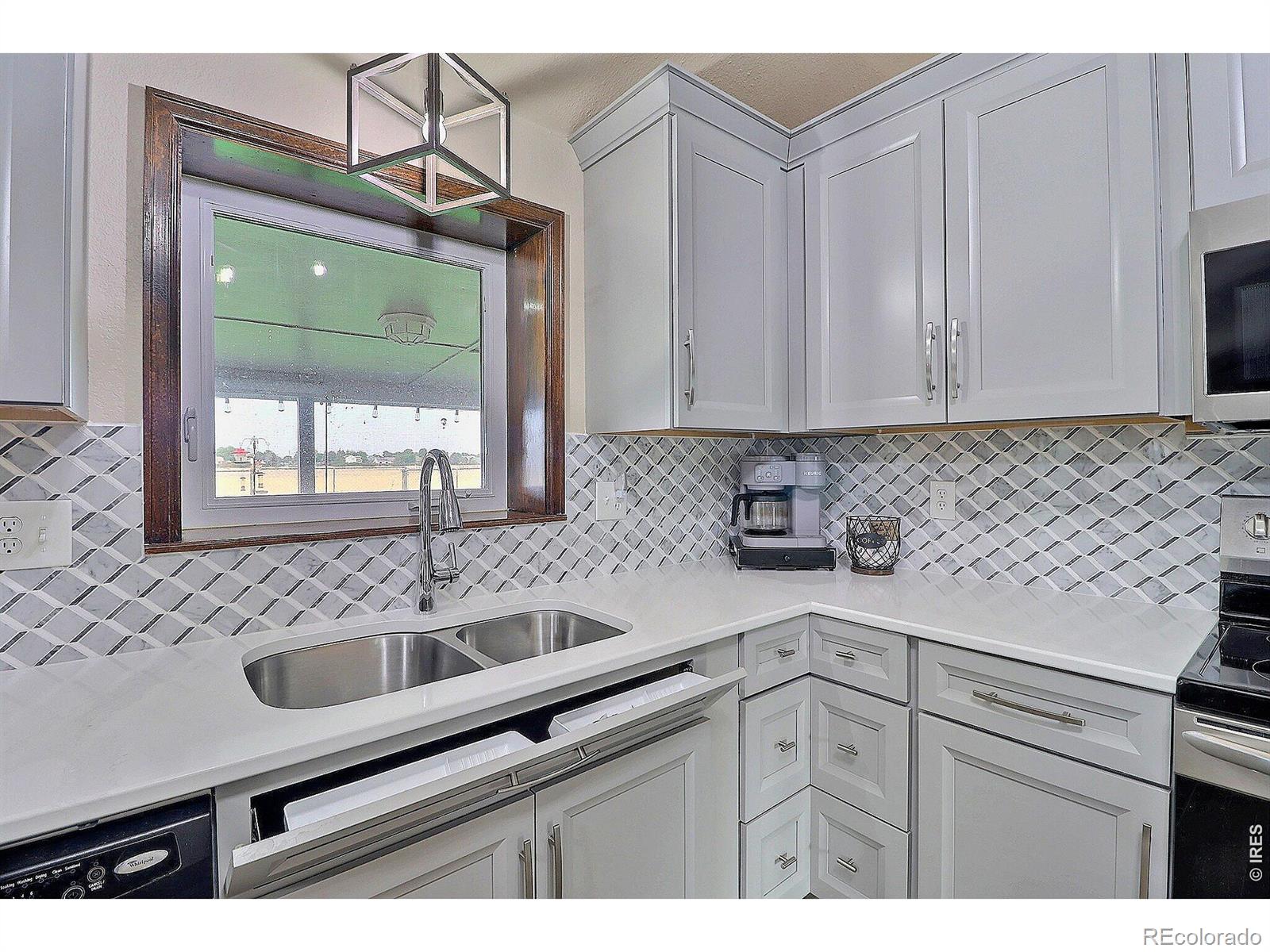 MLS Image #13 for 204  river road,platteville, Colorado