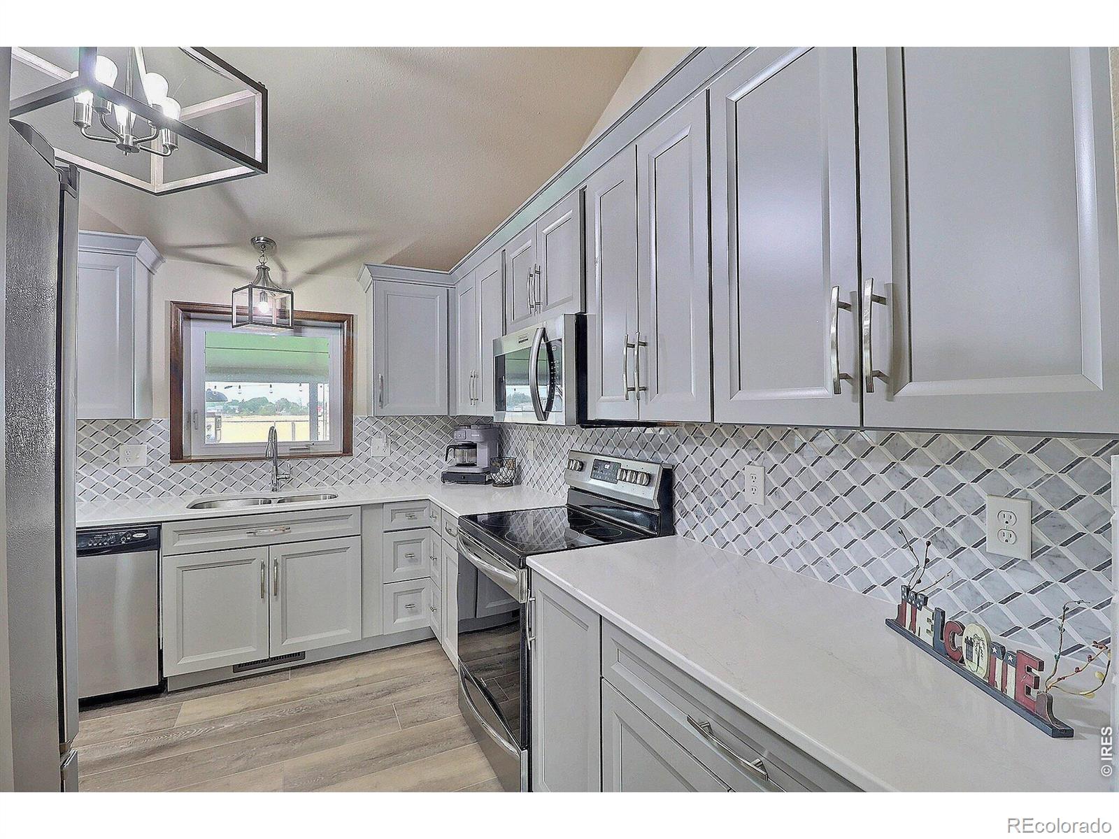 MLS Image #14 for 204  river road,platteville, Colorado