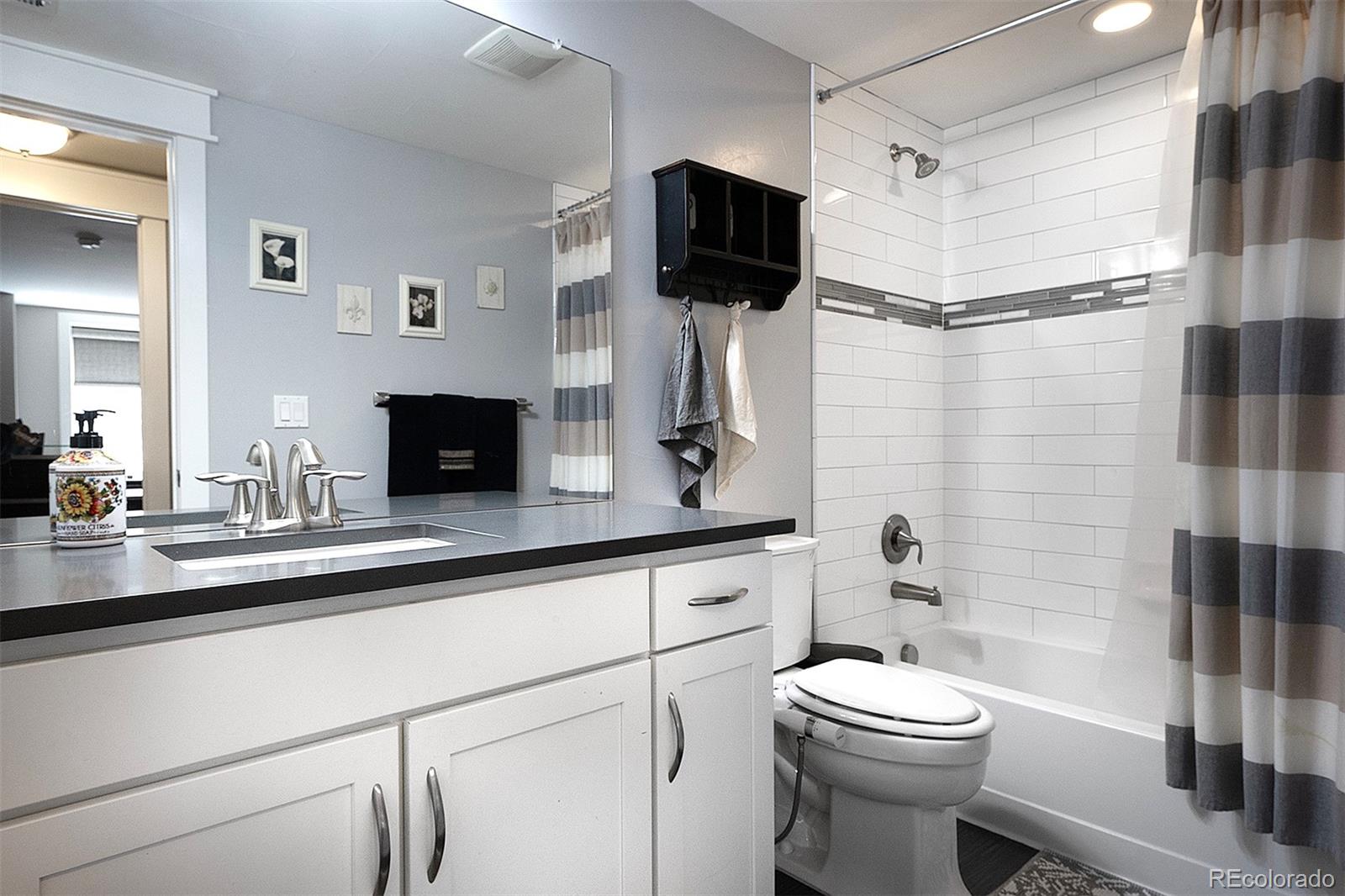MLS Image #36 for 8061 e 50th place,denver, Colorado