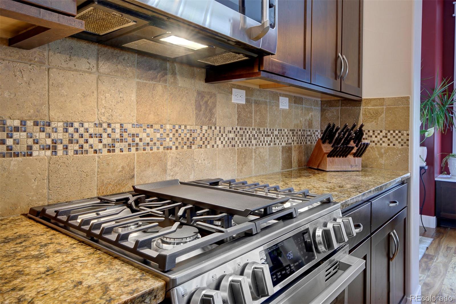 MLS Image #8 for 8061 e 50th place,denver, Colorado