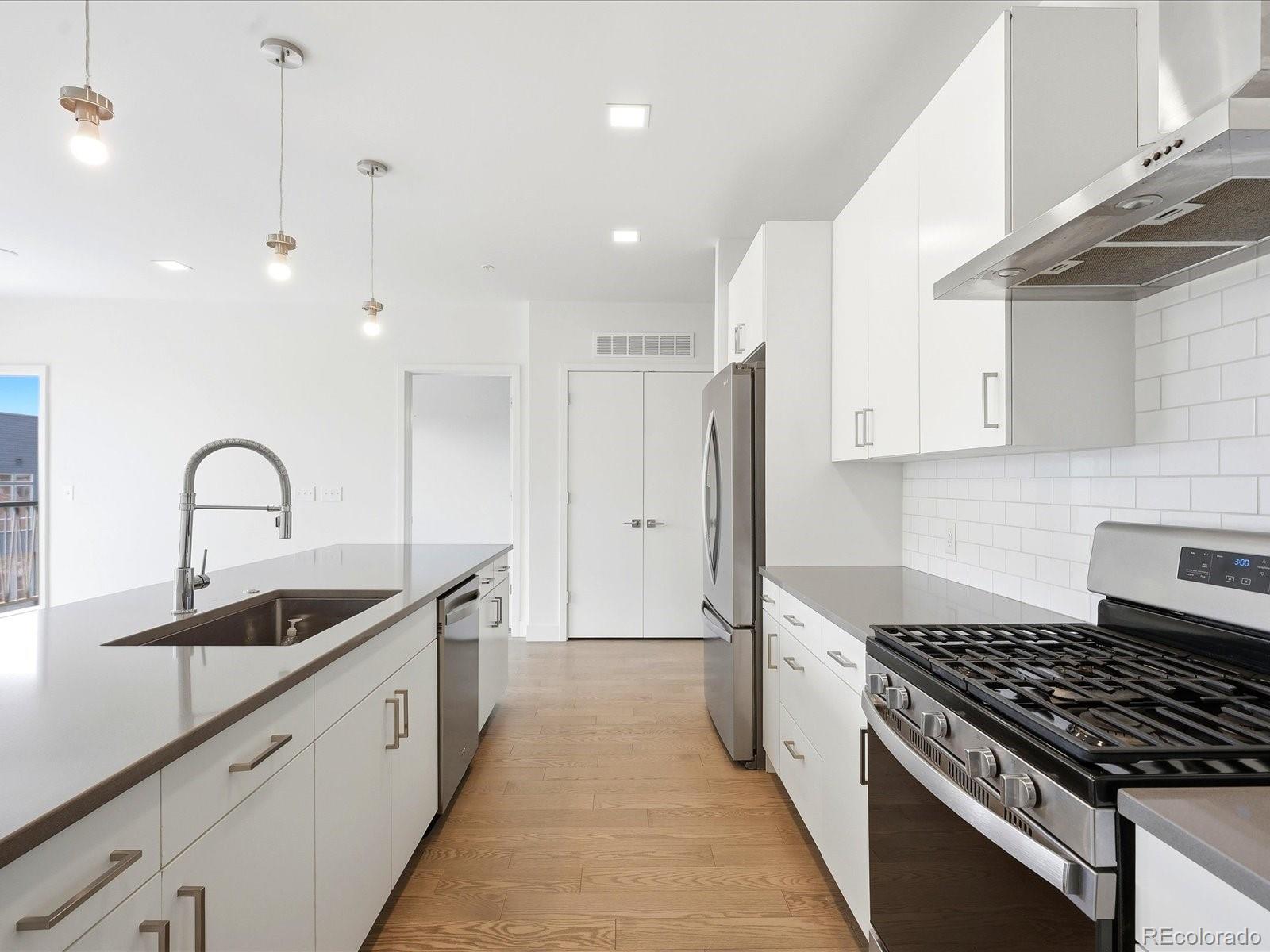 MLS Image #12 for 1898 s bannock street,denver, Colorado