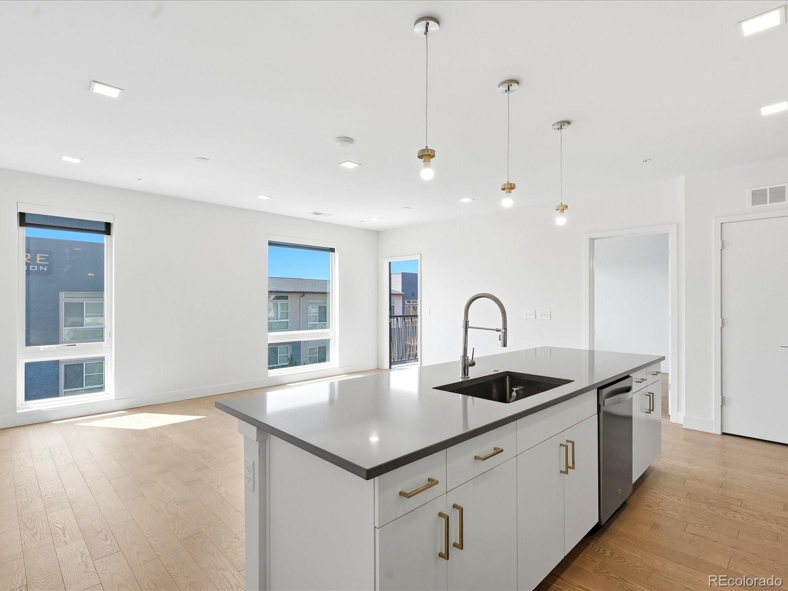 MLS Image #5 for 1898 s bannock street,denver, Colorado