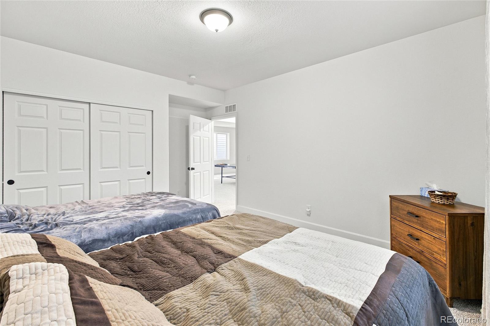MLS Image #37 for 58 s oak hill court,aurora, Colorado