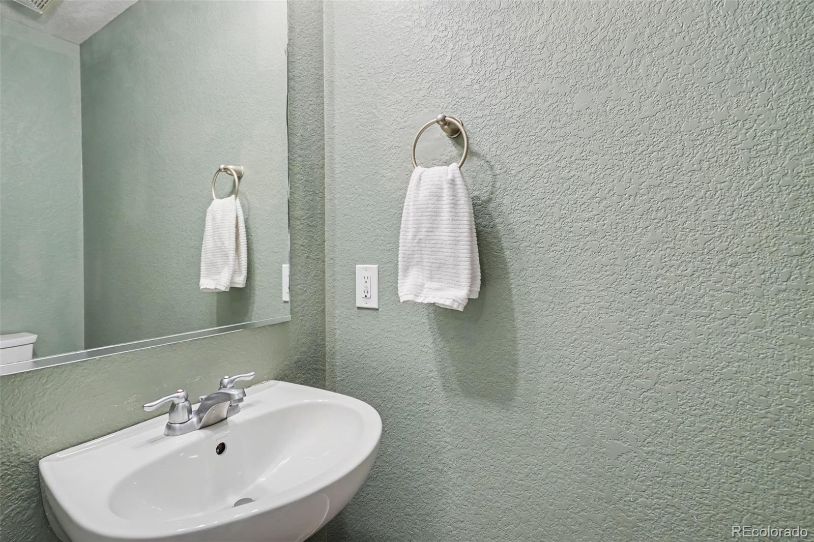 MLS Image #10 for 19594  robins drive,denver, Colorado