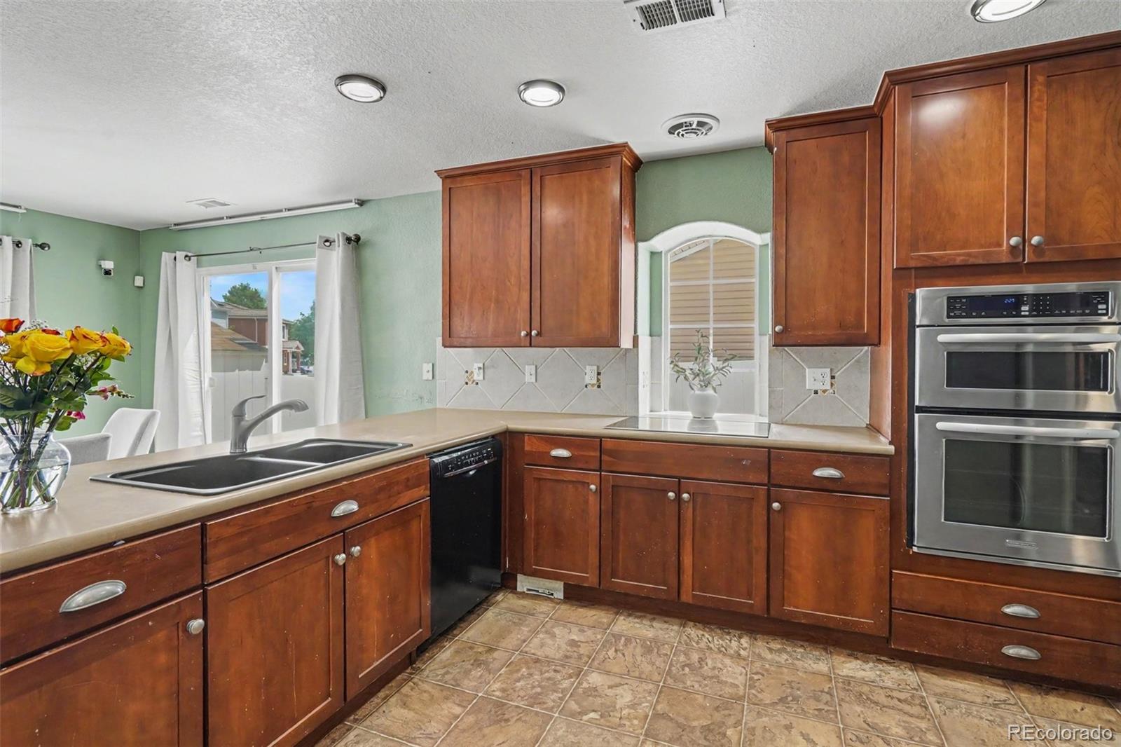 MLS Image #7 for 19594  robins drive,denver, Colorado