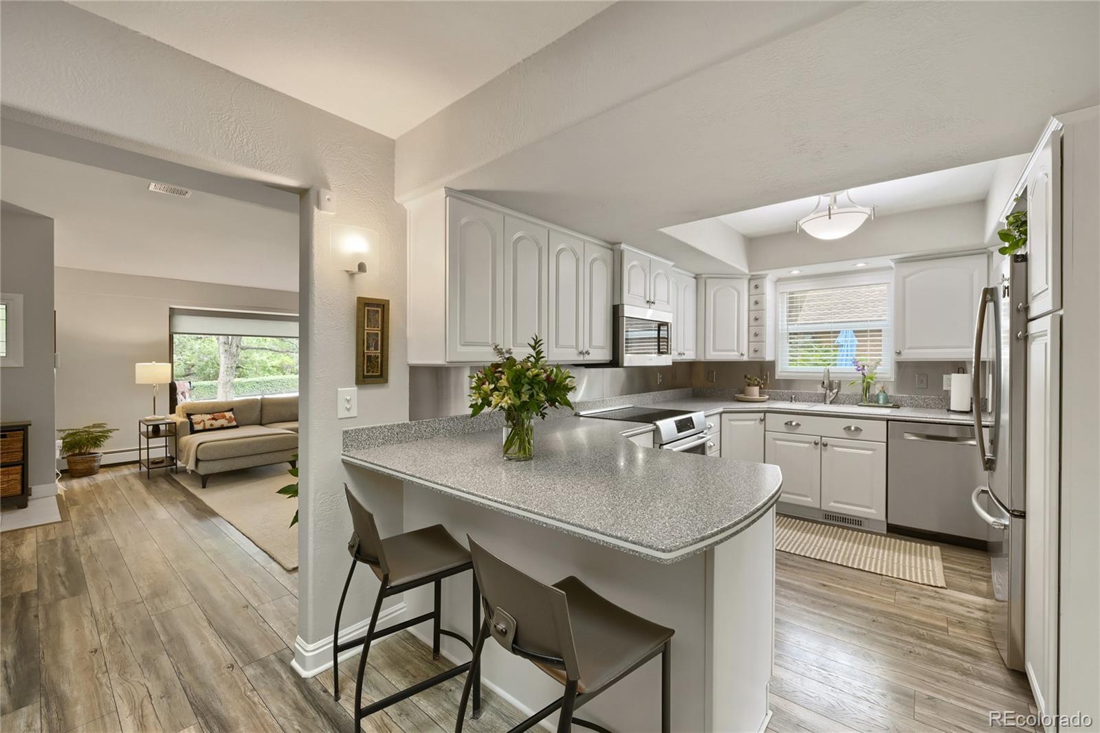 MLS Image #10 for 2215  lee street,denver, Colorado