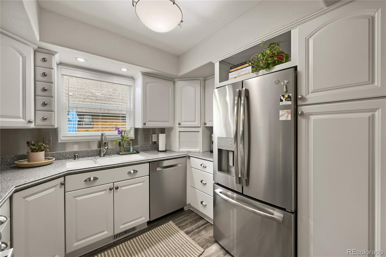 MLS Image #13 for 2215  lee street,denver, Colorado
