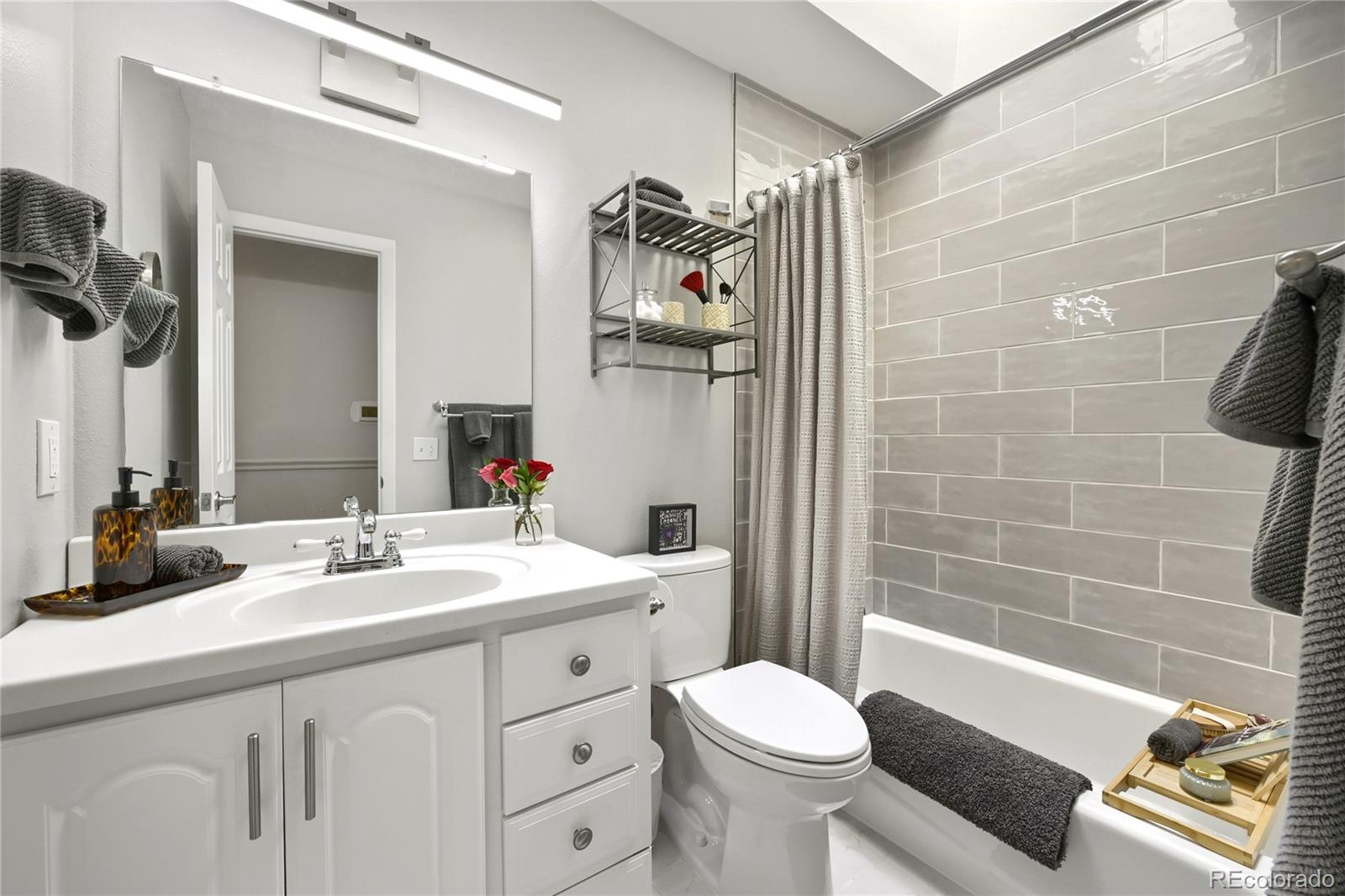 MLS Image #15 for 2215  lee street,denver, Colorado