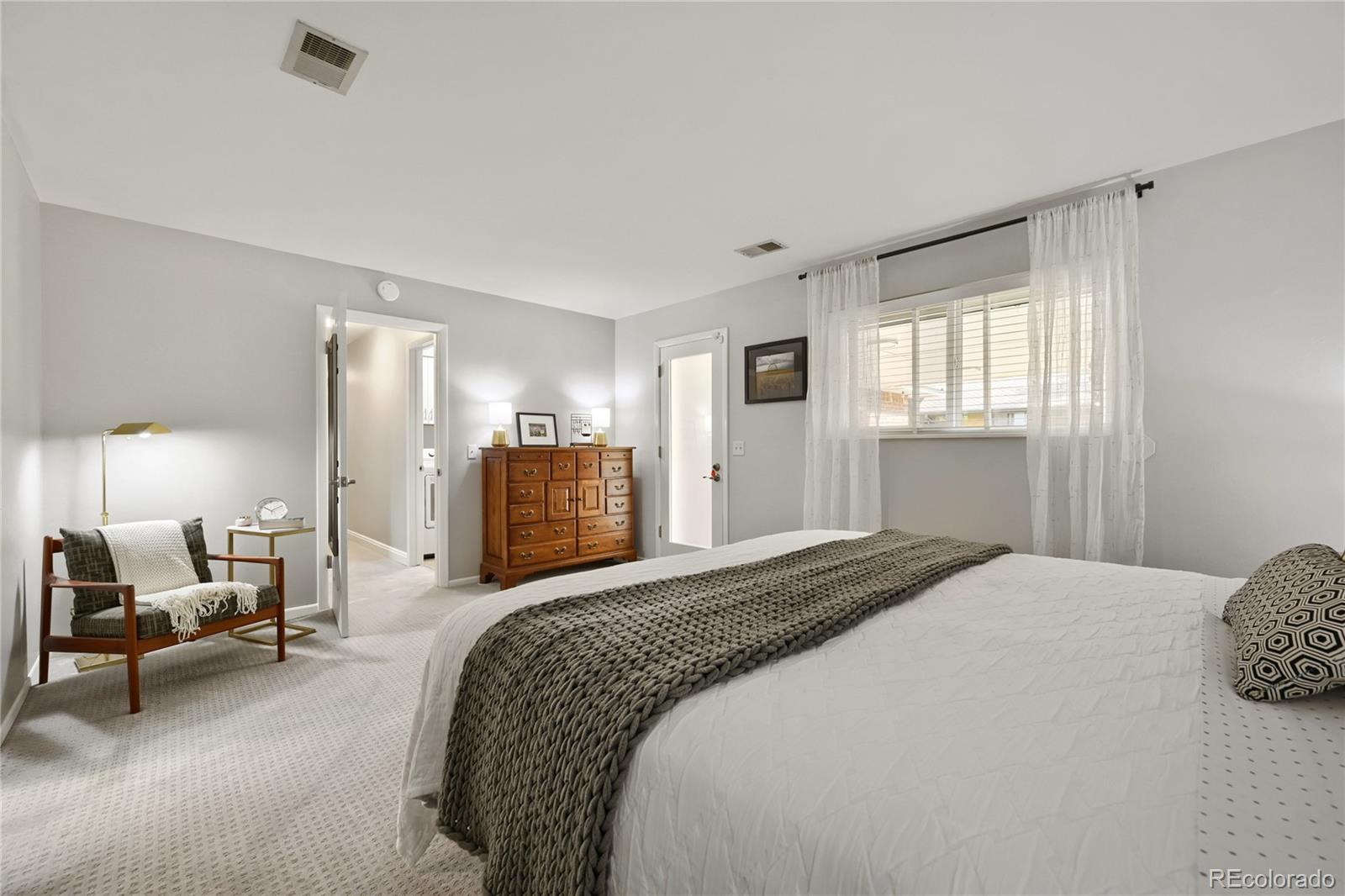 MLS Image #19 for 2215  lee street,denver, Colorado