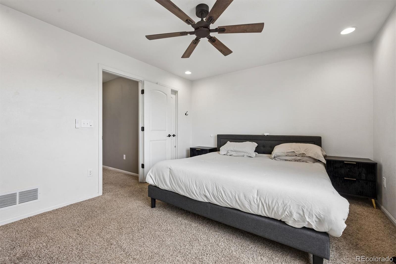 MLS Image #10 for 21061  randolph place,denver, Colorado