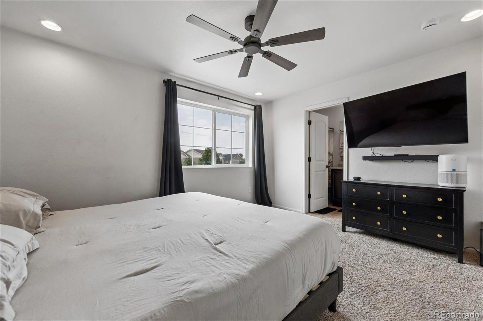 MLS Image #11 for 21061  randolph place,denver, Colorado