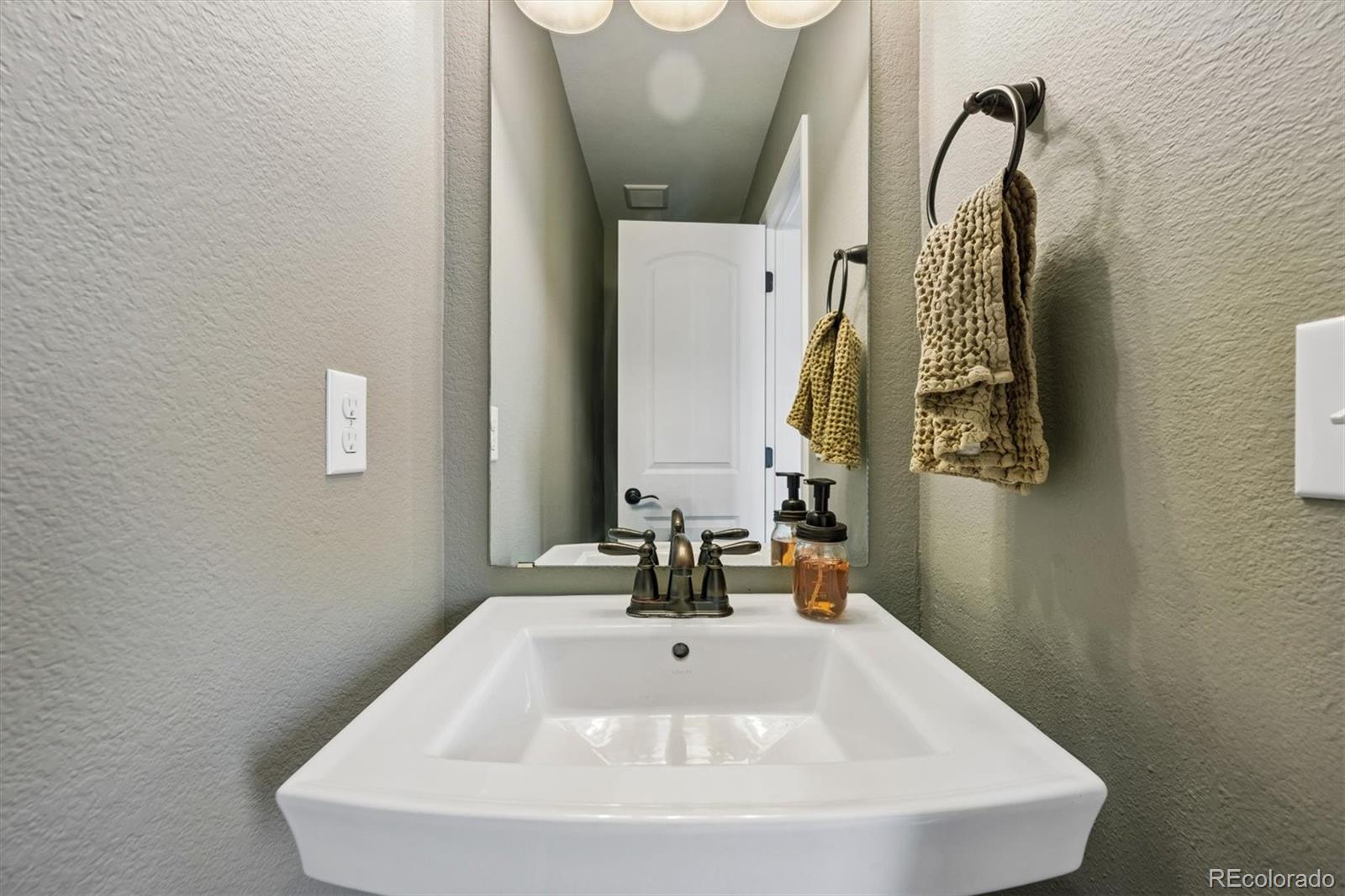 MLS Image #9 for 21061  randolph place,denver, Colorado
