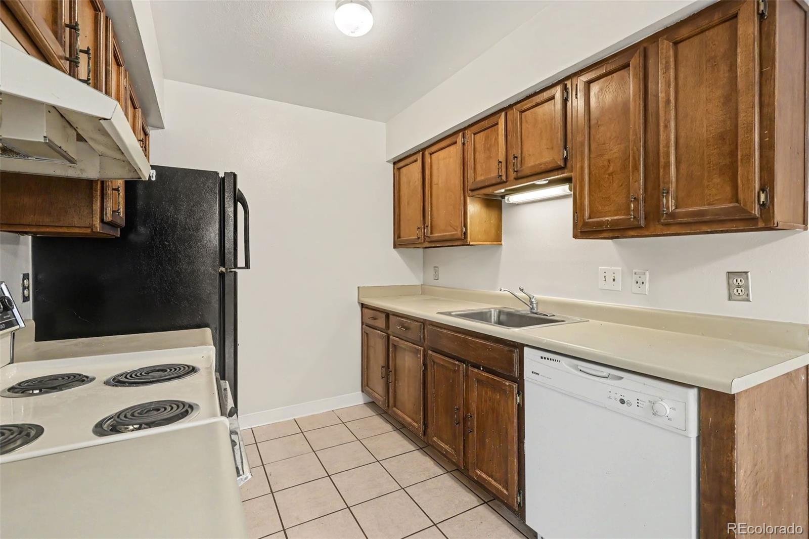 MLS Image #6 for 7665 e eastman avenue,denver, Colorado