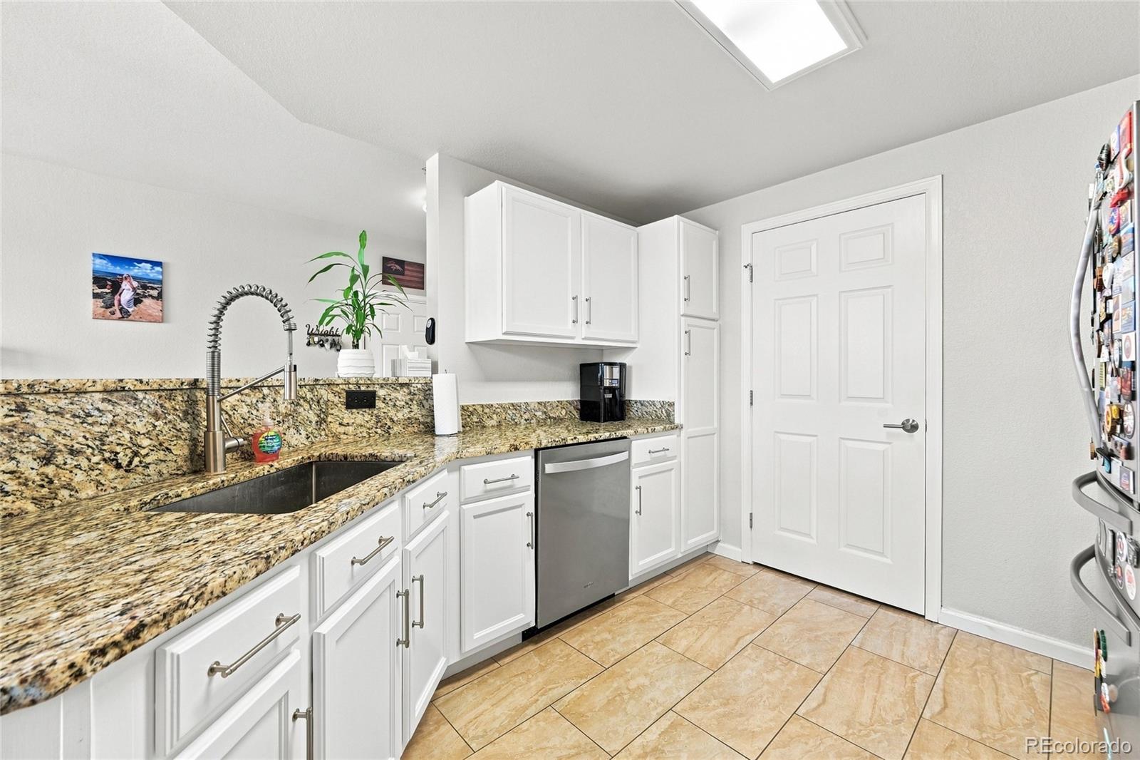 MLS Image #3 for 5723 n gibralter way,aurora, Colorado