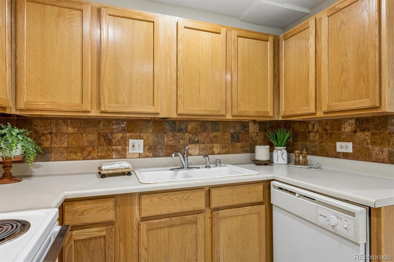MLS Image #10 for 3047 w 47th avenue 308,denver, Colorado