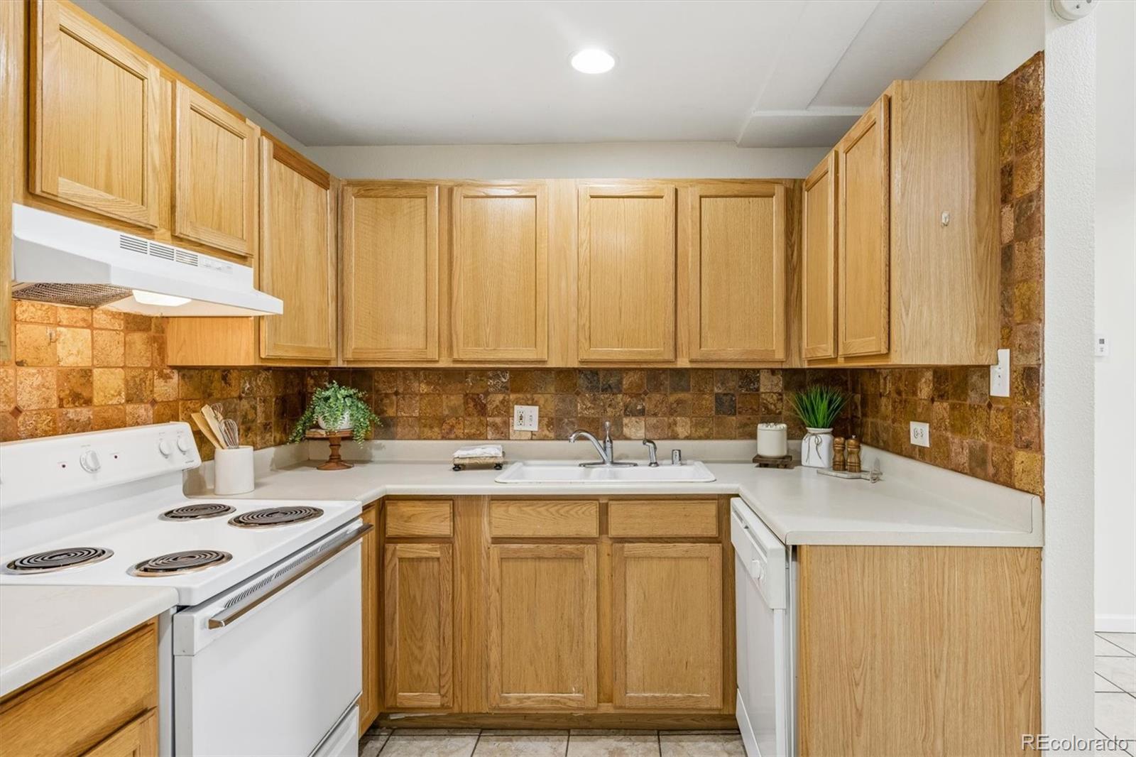 MLS Image #9 for 3047 w 47th avenue 308,denver, Colorado