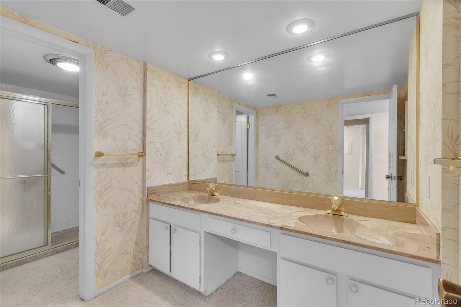 MLS Image #14 for 3511 s hillcrest drive,denver, Colorado