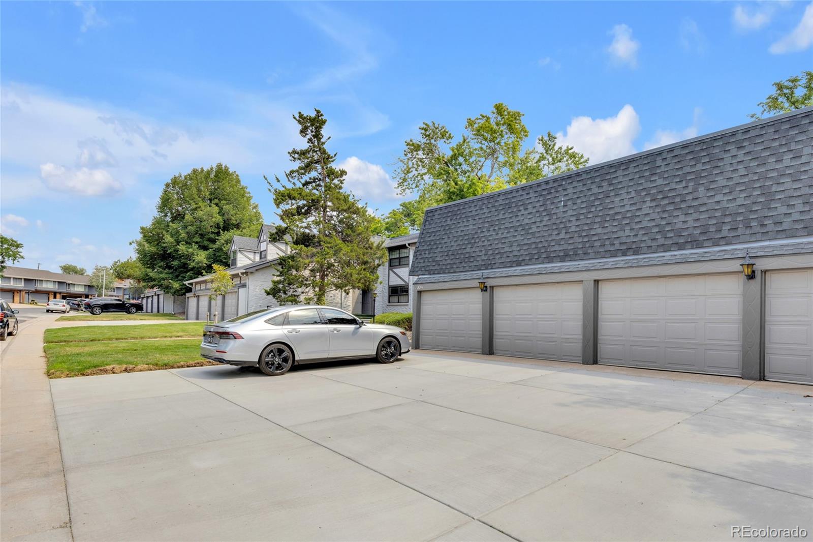 MLS Image #29 for 3511 s hillcrest drive,denver, Colorado