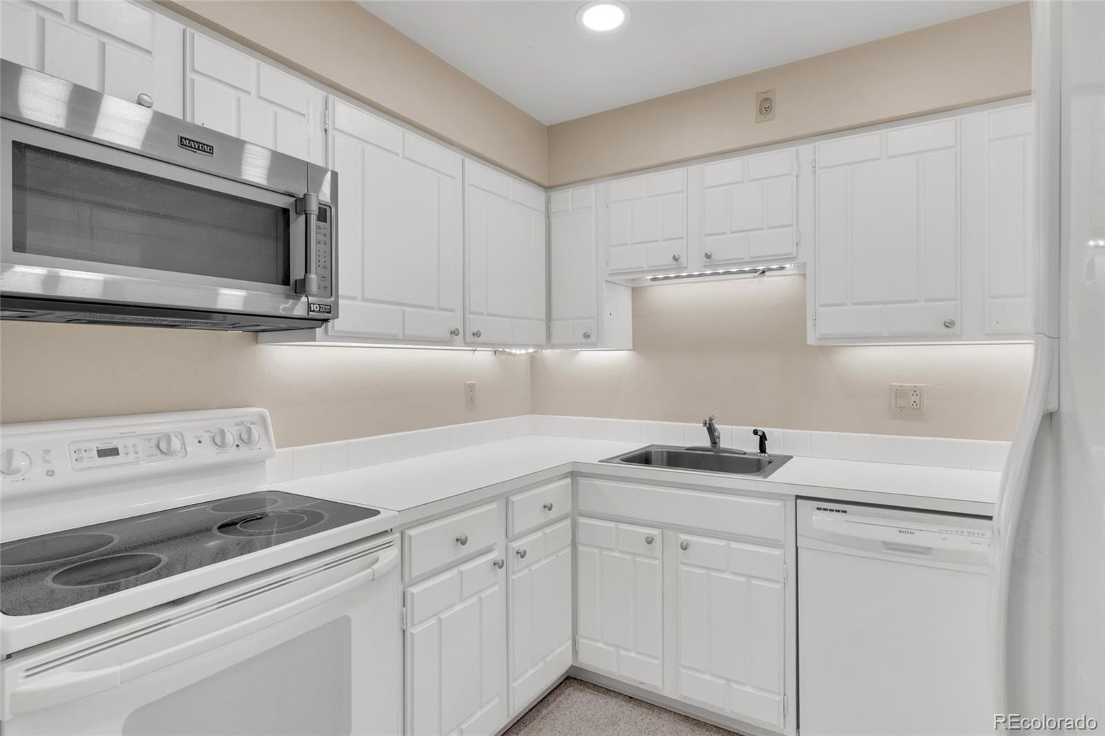 MLS Image #7 for 3511 s hillcrest drive,denver, Colorado