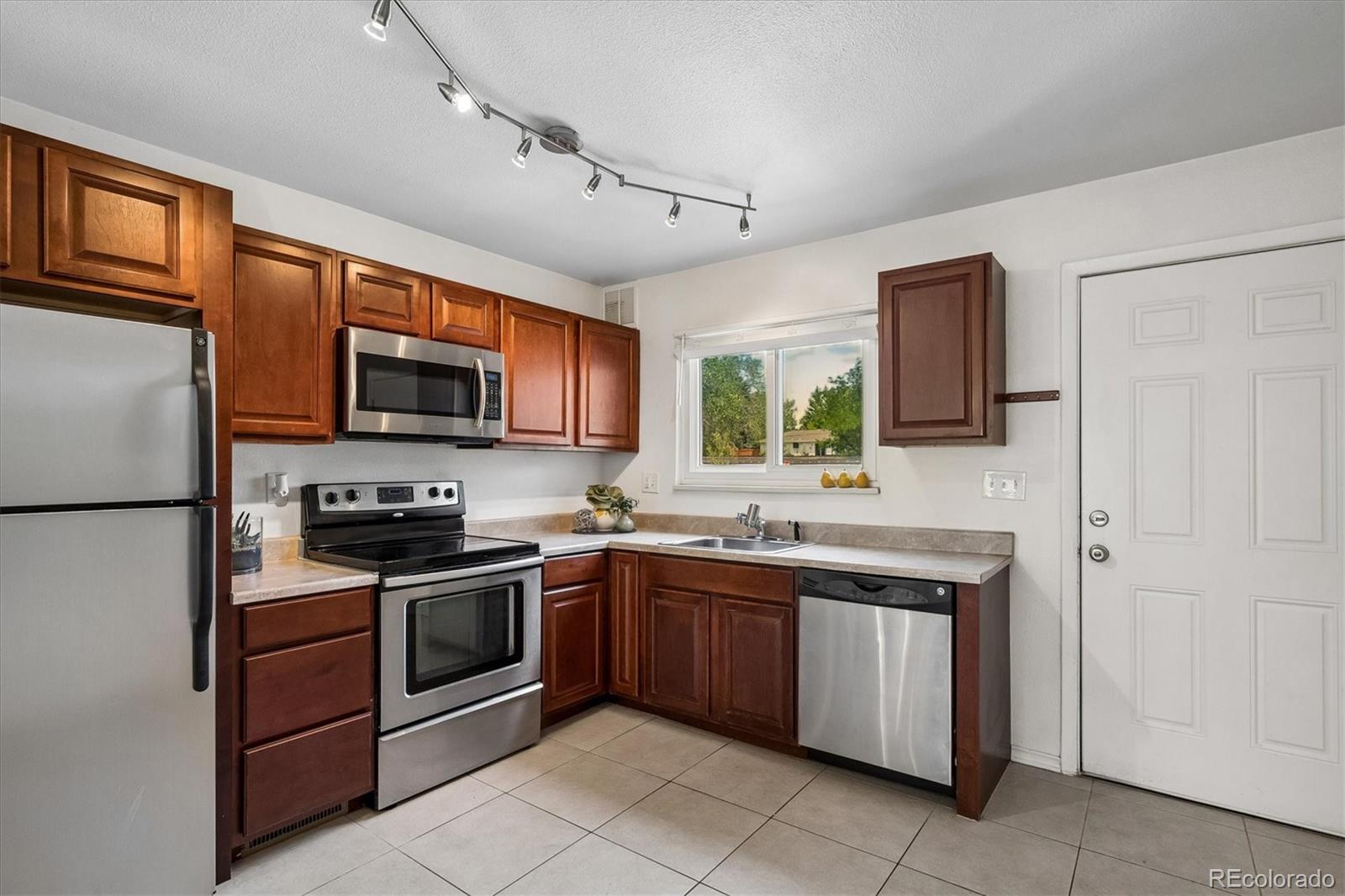 MLS Image #7 for 490 e highline circle,centennial, Colorado